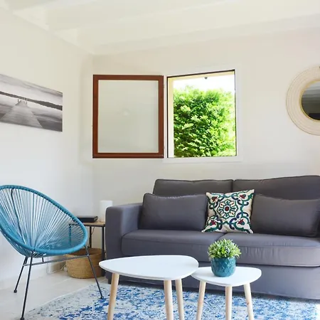 With Large Garden 15 Minutes Walk From The Semesterbostad