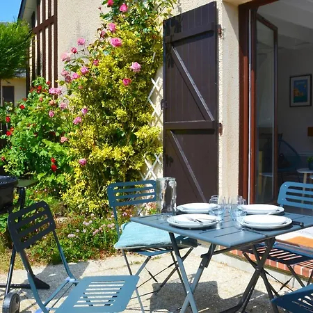 With Large Garden 15 Minutes Walk From The Semesterbostad *