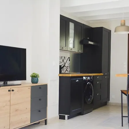 With Large Garden 15 Minutes Walk From The