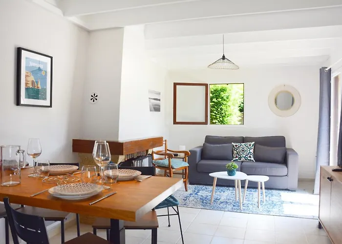 With Large Garden 15 Minutes Walk From The Ferienhaus *