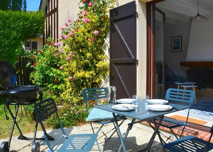 With Large Garden 15 Minutes Walk From The Ferienhaus *