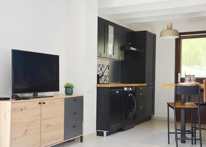 With Large Garden 15 Minutes Walk From The