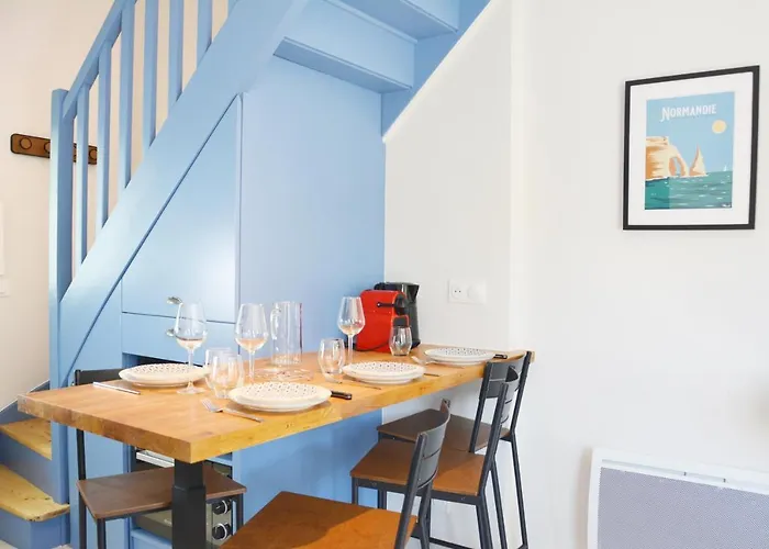 With Large Garden 15 Minutes Walk From The *