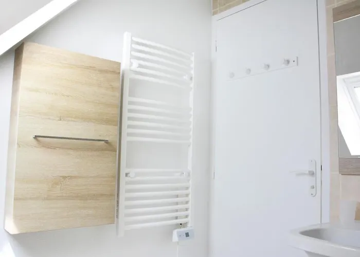 With Large Garden 15 Minutes Walk From The