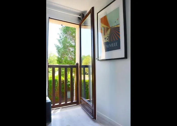 With Large Garden 15 Minutes Walk From The Ferienhaus Villers-sur-Mer